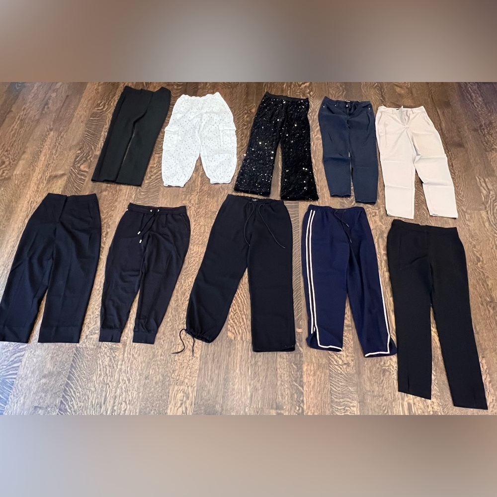 Lot of 10 woman’s Assorted Pants xs-s (2-6)